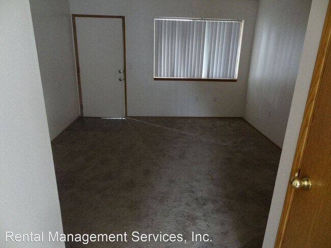 Building Photo - 131-149 SE 151st Ave