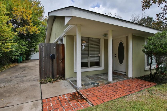 Building Photo - 9806 Cedardale Dr