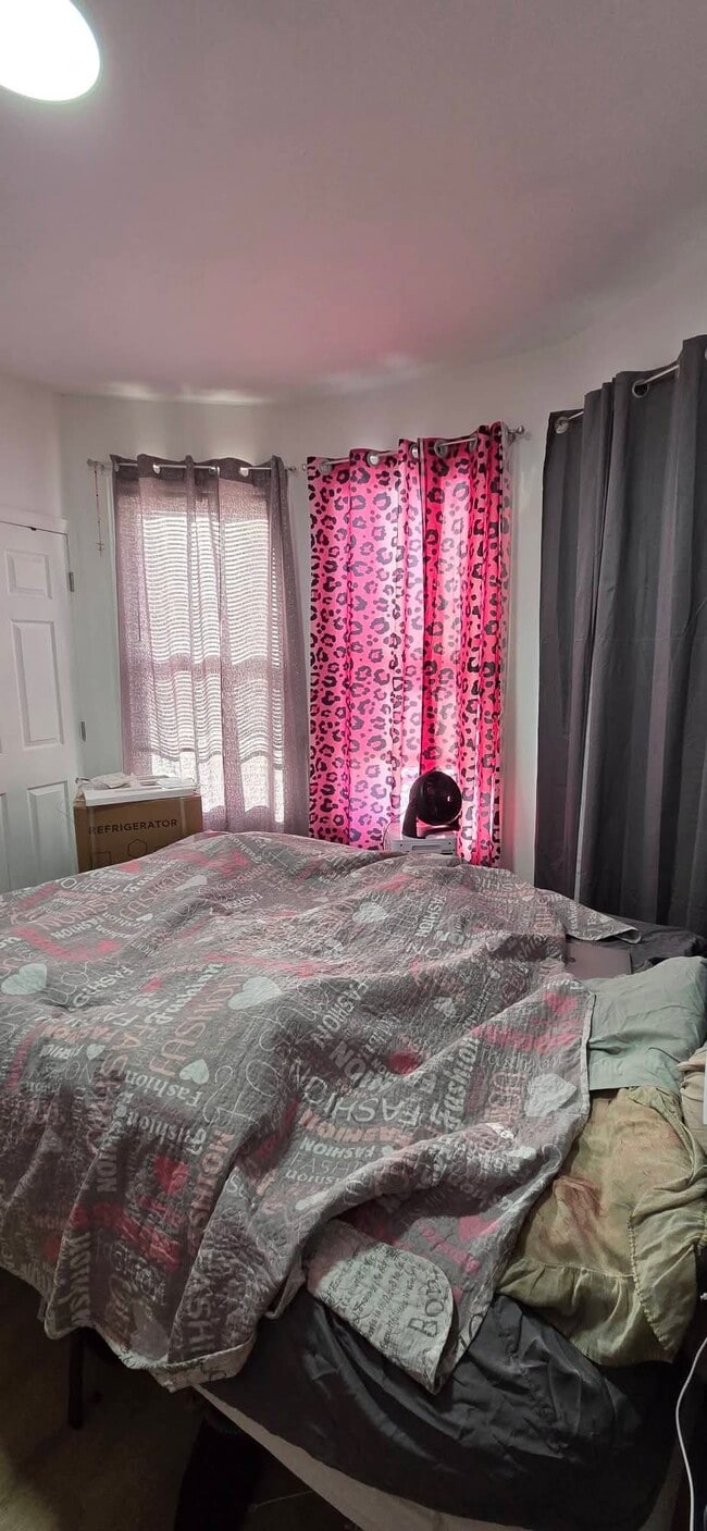 Building Photo - 35 Vernon Ave