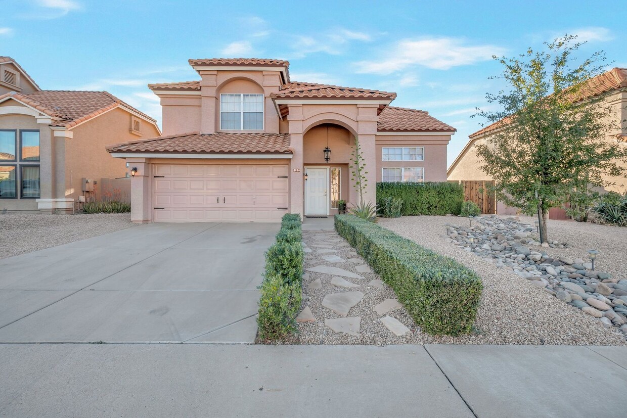 Primary Photo - Desert Oasis in NE Mesa’s Coveted Red Moun...