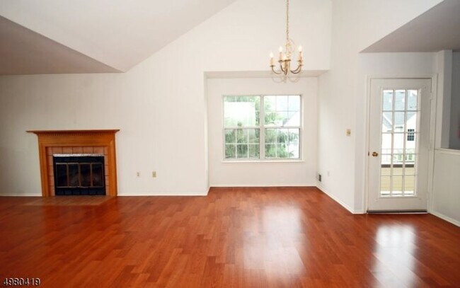 Building Photo - 3702 Vroom Dr