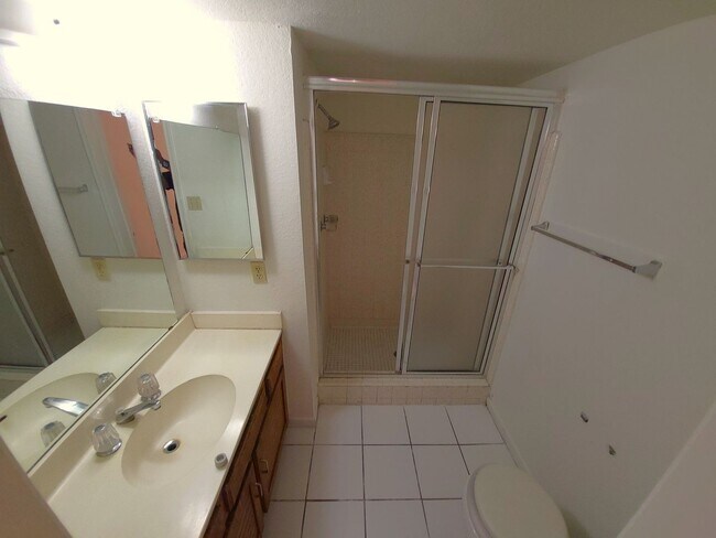 Building Photo - AVAILABLE NEAR DOWNTOWN TEMPE!