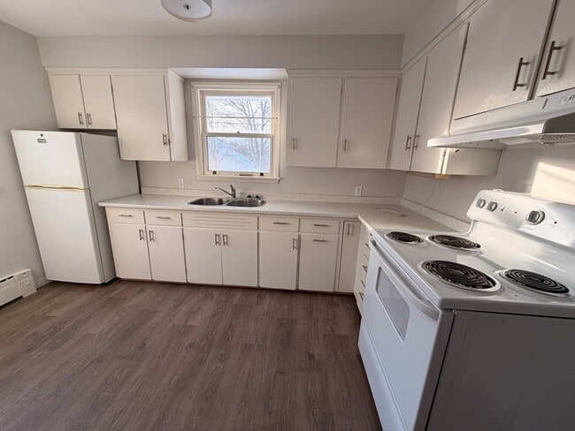 Building Photo - 331 Hawthorne Ave