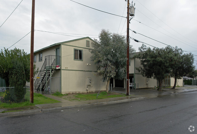 Building Photo - Green Tree Apartments