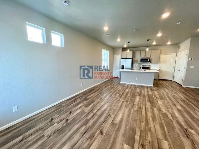 Foto del edificio - 9254 Henson Pl