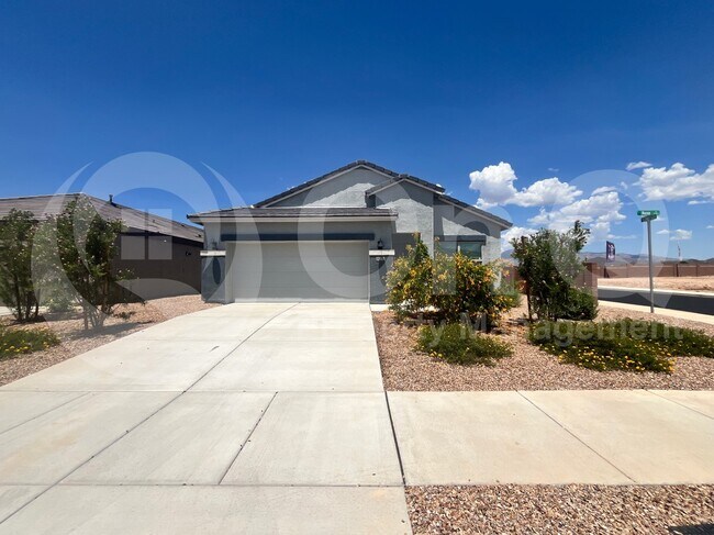 Foto del edificio - 12885 E Russo Dr