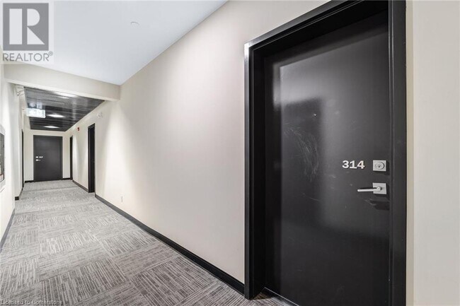 Building Photo - 690 King St W