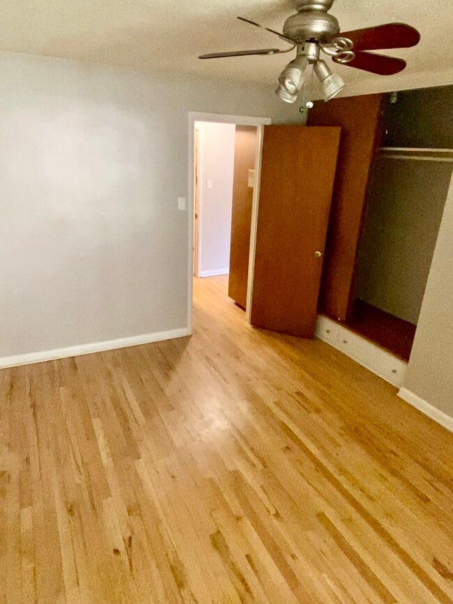 Building Photo - Corona Manor