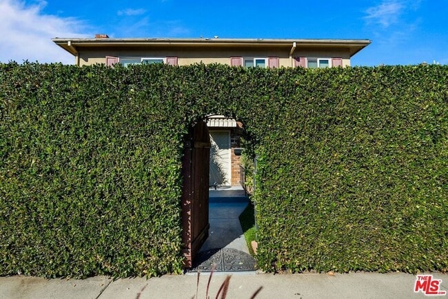 Foto del edificio - 11585 Riverside Dr