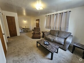 Building Photo - 419 SW Paiute St