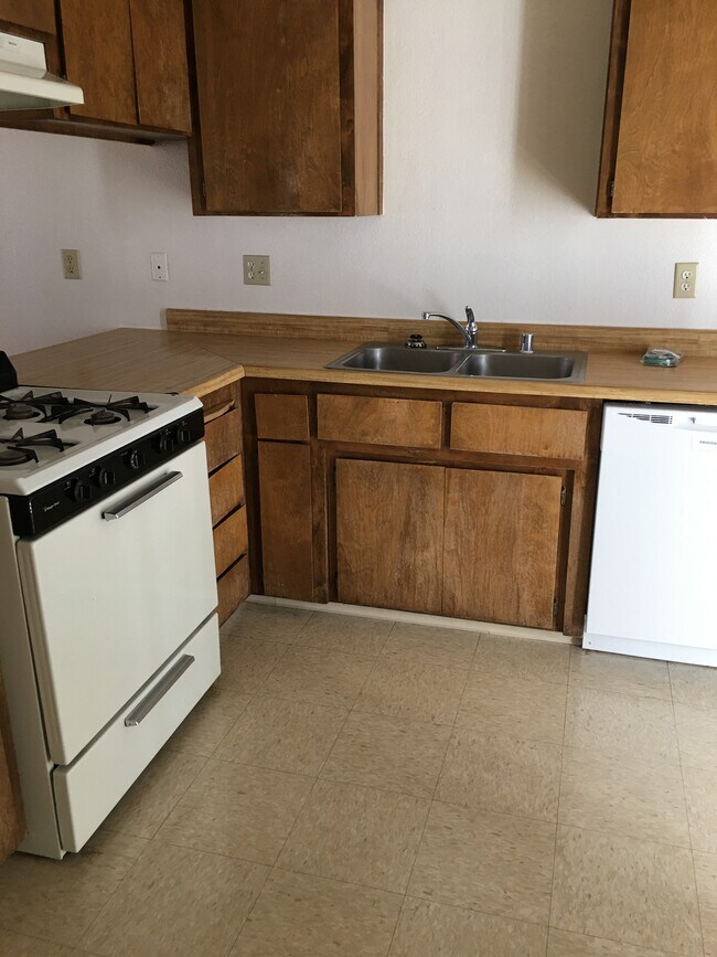 Building Photo - 10925 Thompson Dr
