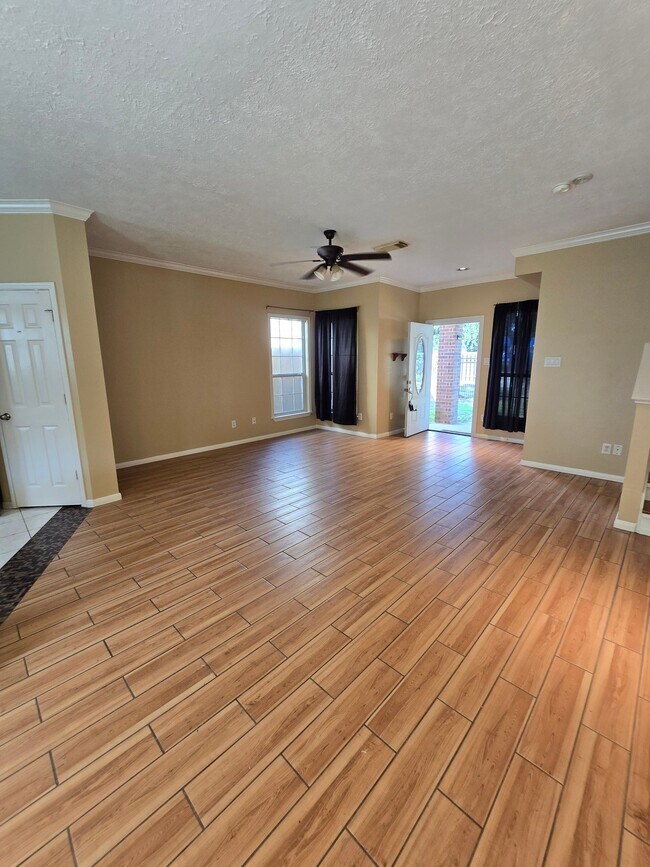 Foto del edificio - 4921 Barkley St