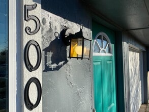 Building Photo - 500 N Davis Ave