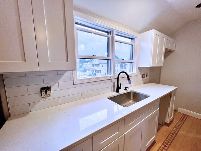 Photo - 145 Surrey St Apartment