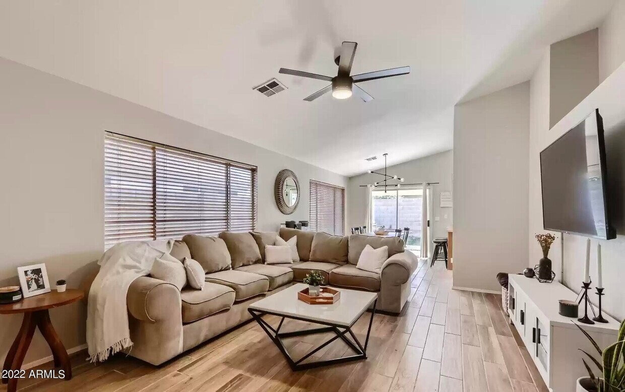 Foto principal - 139 W Monona Dr