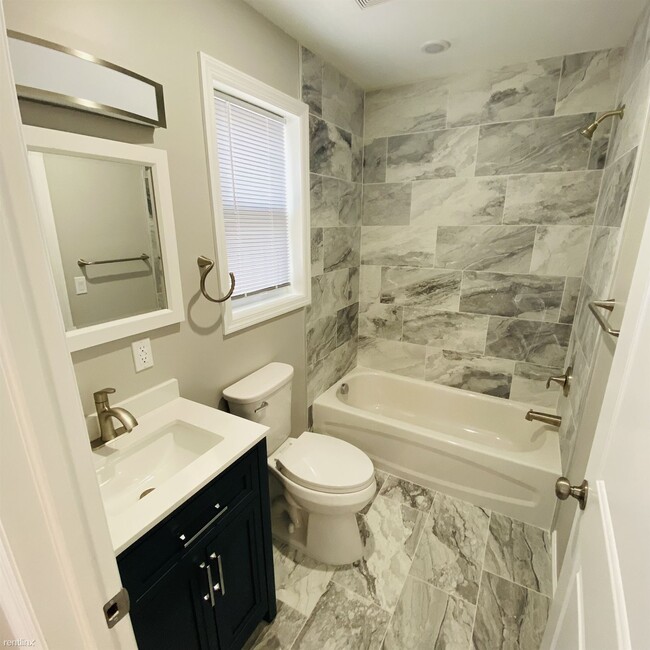 Foto del edificio - 2 br, 1.5 bath Triplex - 510 South 17th St...