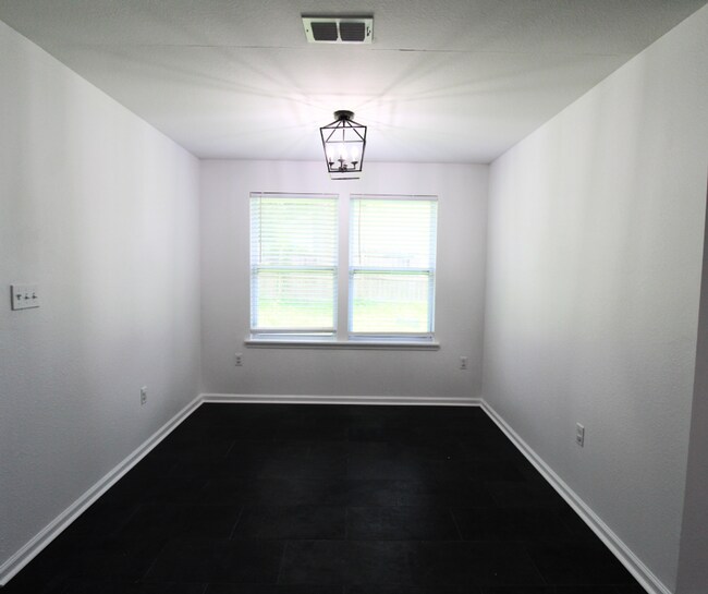 Foto del edificio - 3 Bedroom Home in Wakulla Gardens Available Now