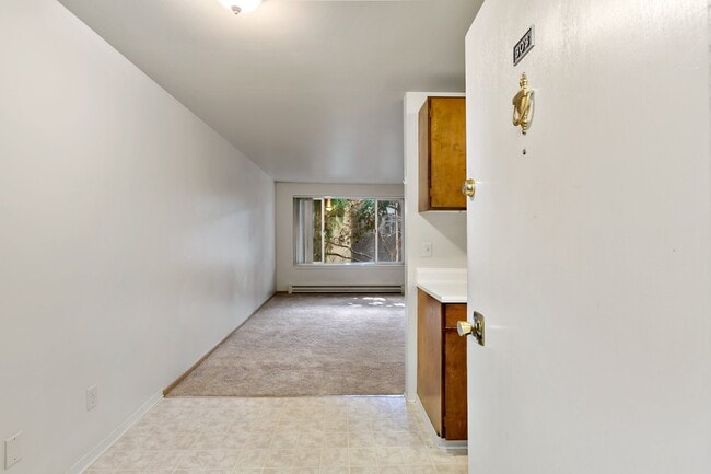 Building Photo - 5515 15th Ave NE