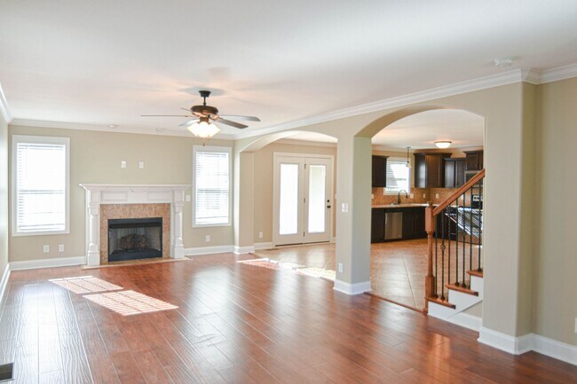 Building Photo - 3640 Fox Tail Dr