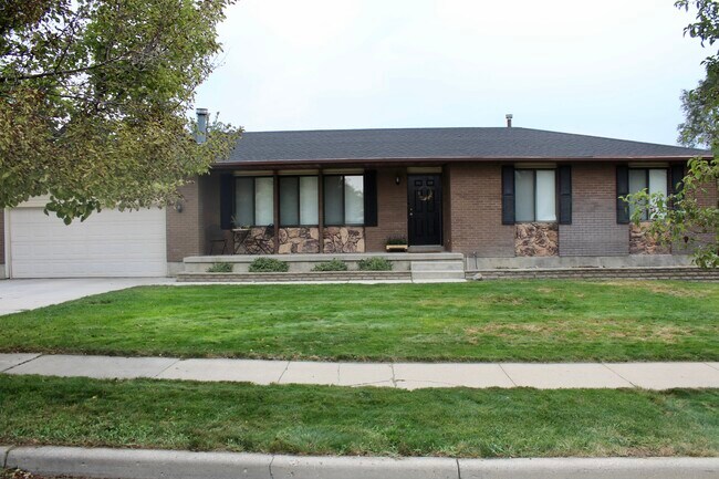 Building Photo - 3432 W Schorr Dr
