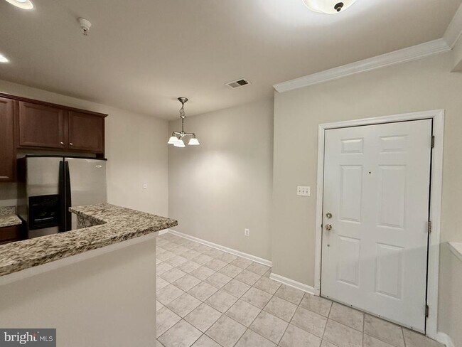 Foto del edificio - 9720 Holmes Pl