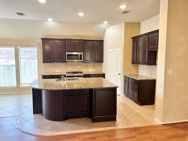 Building Photo - 5526 Stoneridge Ct