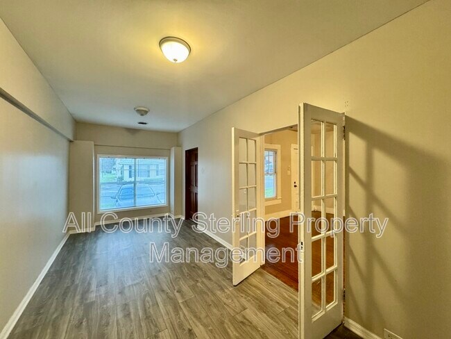 Foto del edificio - 235 SW Columbia Ave