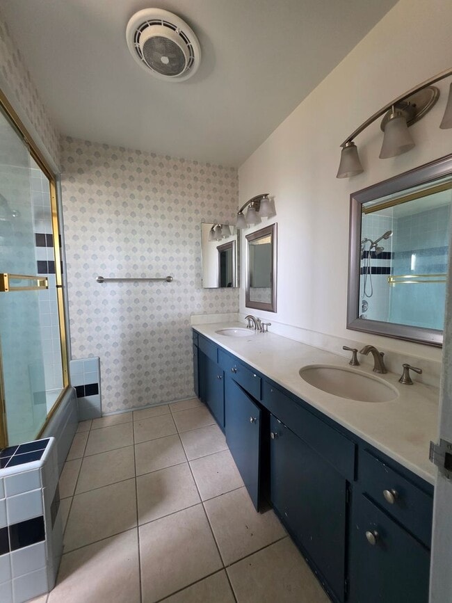 Building Photo - 6437 Elmhurst Dr