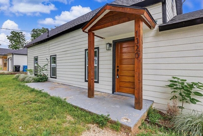 Building Photo - Beautifully Remodeled Home for Rent – Plenty of Space Inside & Out!