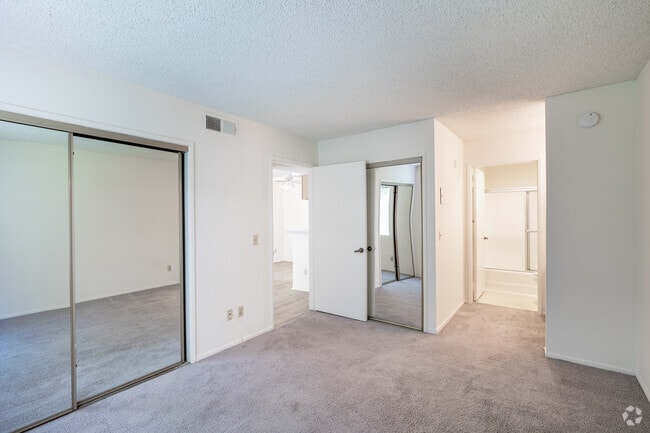 2BR, 2BA - 960SF - Master Bdrm - A & J Investments
