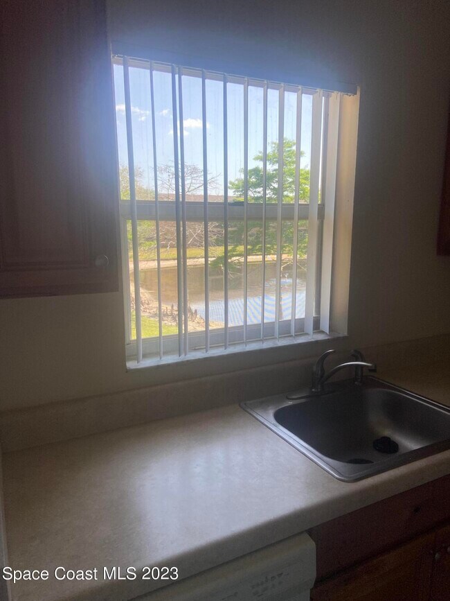 Foto del edificio - 290 Spring Dr