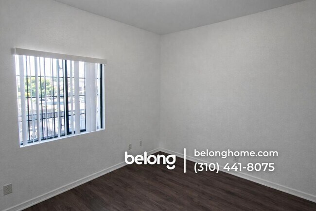 Building Photo - 1700 W 43rd St