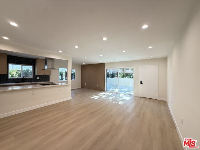 Foto del edificio - 322 S Swall Dr