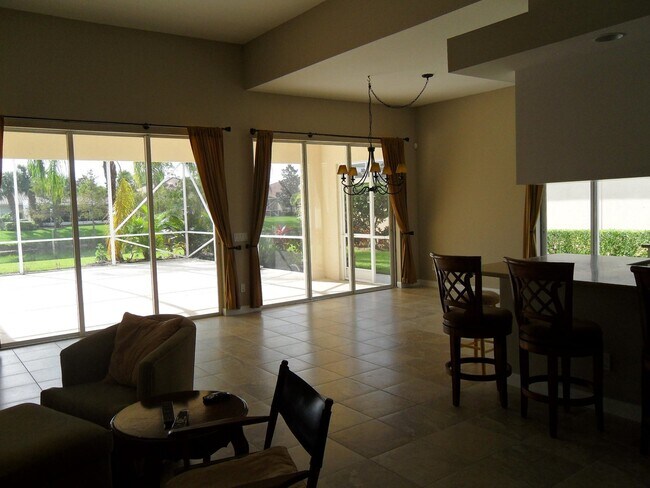 Foto del edificio - 8158 Rosalie Ln