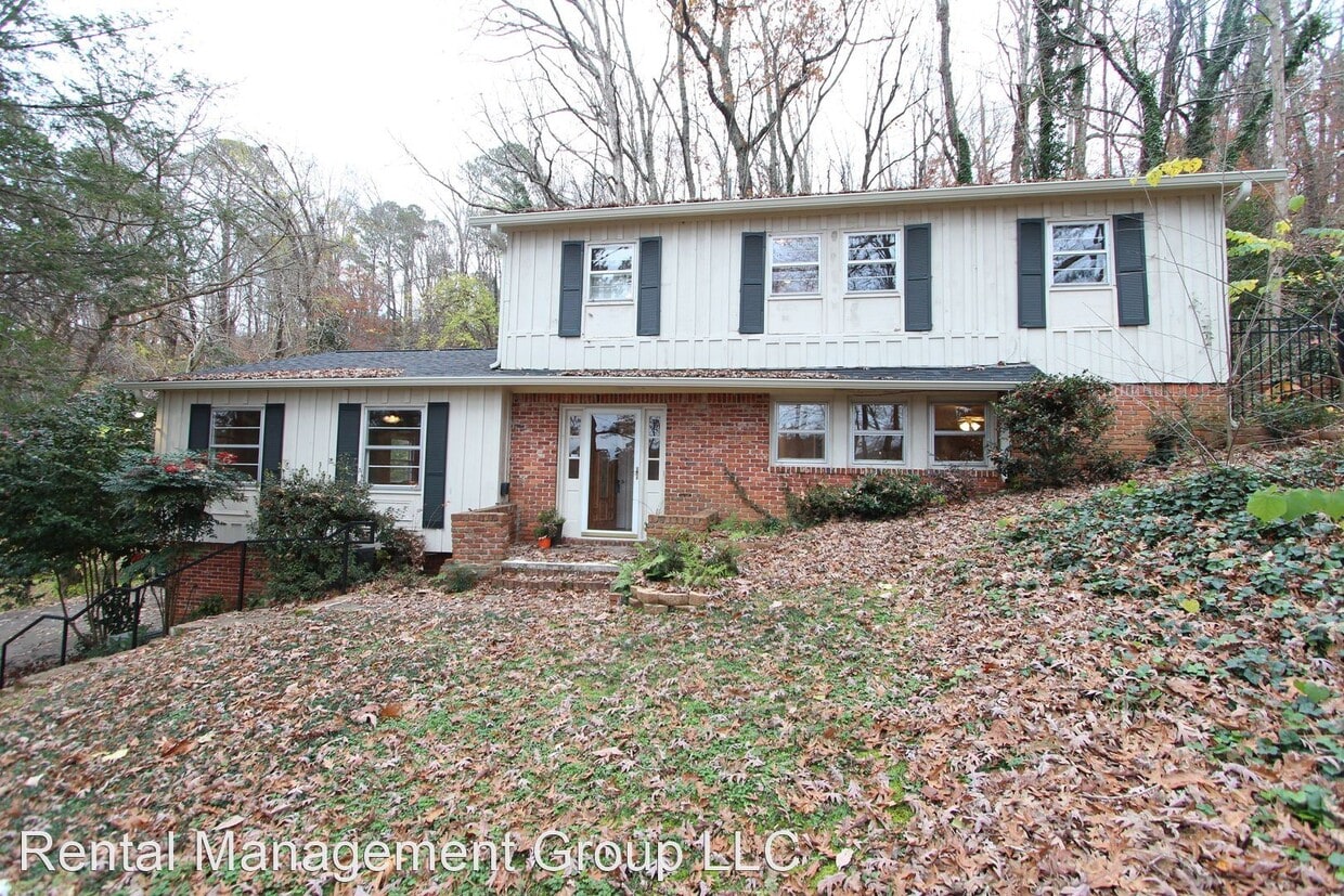 4 br, 3 bath House 1847 S Lakeshore Drive House Rental in Vestavia