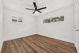 Building Photo - 10819 Oasis Dr