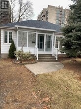 Building Photo - 430 Queen Mary Dr