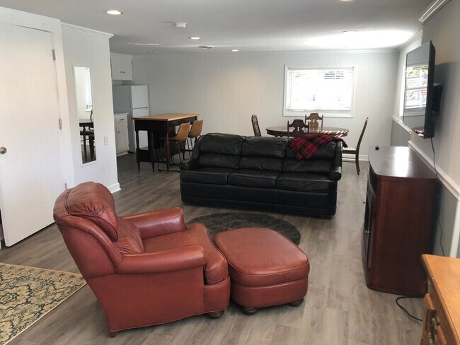Foto del edificio - 329 16th Ave NW
