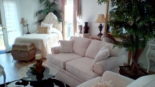 LOUNGING AREA - 1771 Hickory Ln