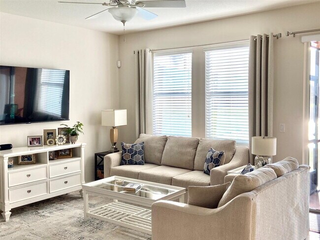 Foto del edificio - Gated Community! Gorgeous ammenity center