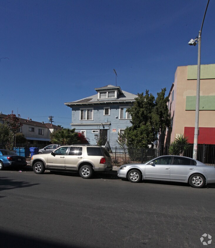 Building Photo - 831 S Westlake Ave