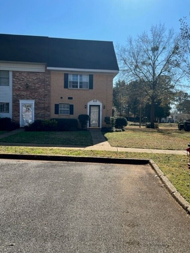 Primary Photo - Cozy 2 Bed 1.5 Bath Townhome available