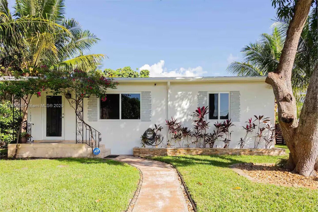 Primary Photo - 601 NW 116th St
