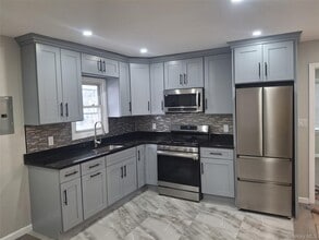 Building Photo - 194-14 115th Rd