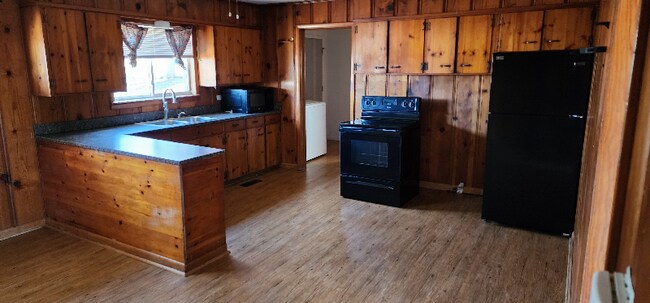 Foto del edificio - 210 N Elm St