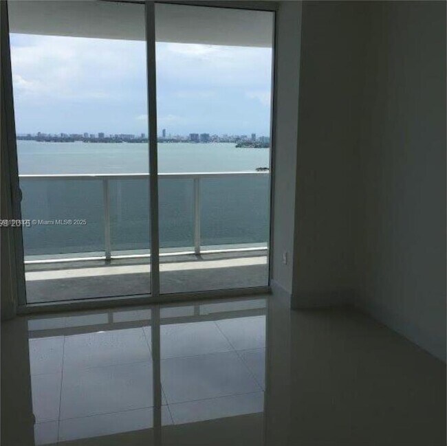 Foto del edificio - 600 NE 27th St
