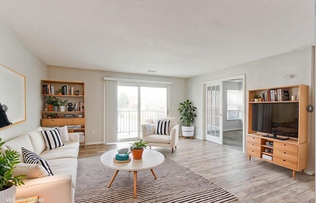 Building Photo - Well maintained Condo Westminster
