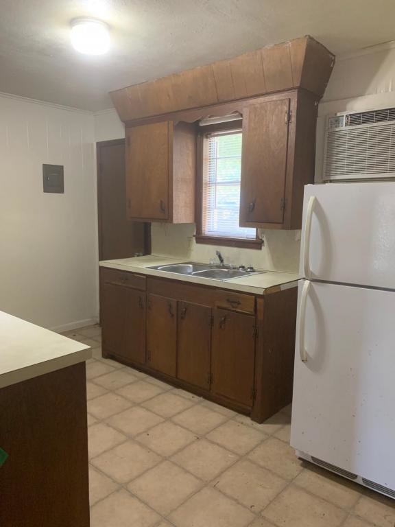 Building Photo - 3408 Maplewood Drive, #2