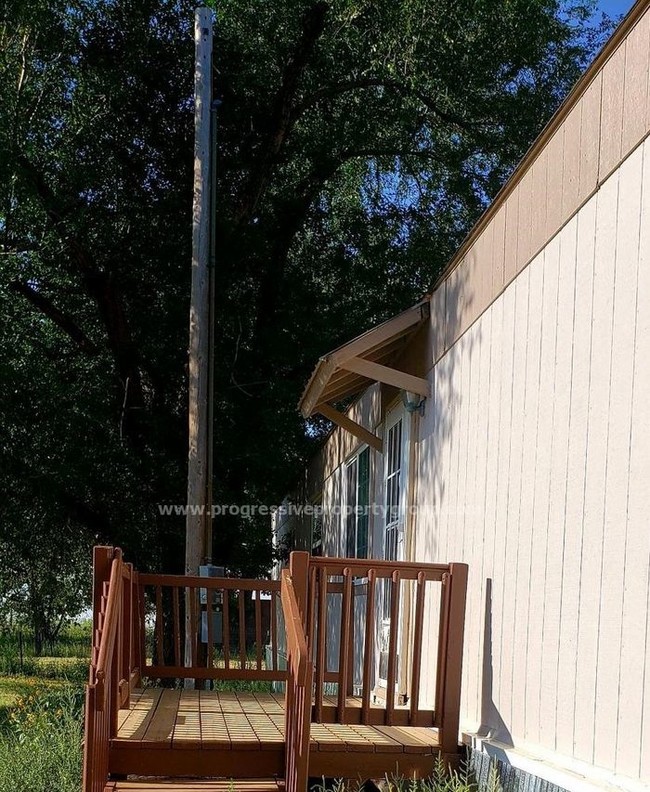 Building Photo - Charmin 2-bedroom, 1-bath