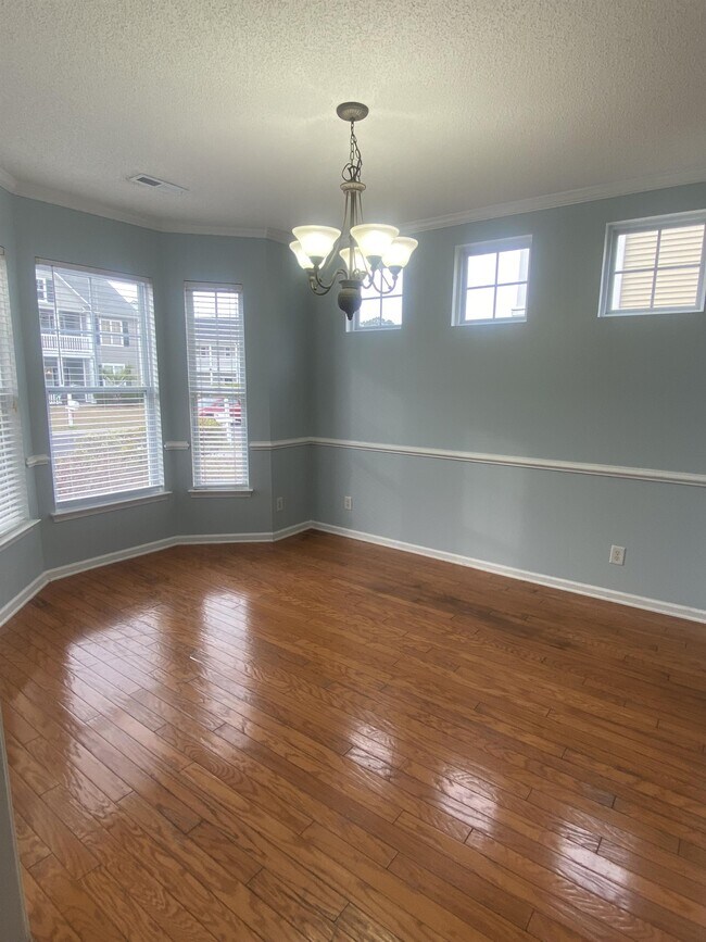 Foto del edificio - 421 Emerson Dr